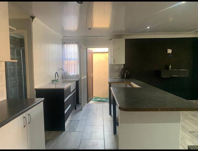 4 BEDROOM HOUSE FOR SALE IN EASTRIDGE